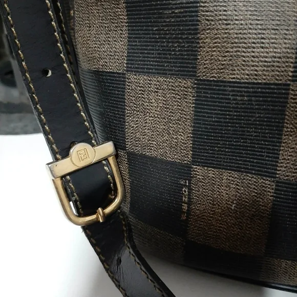 FENDI Vintage/Retired 1994 Pequin Daimer Shoulderbag - Picture 3 of 16